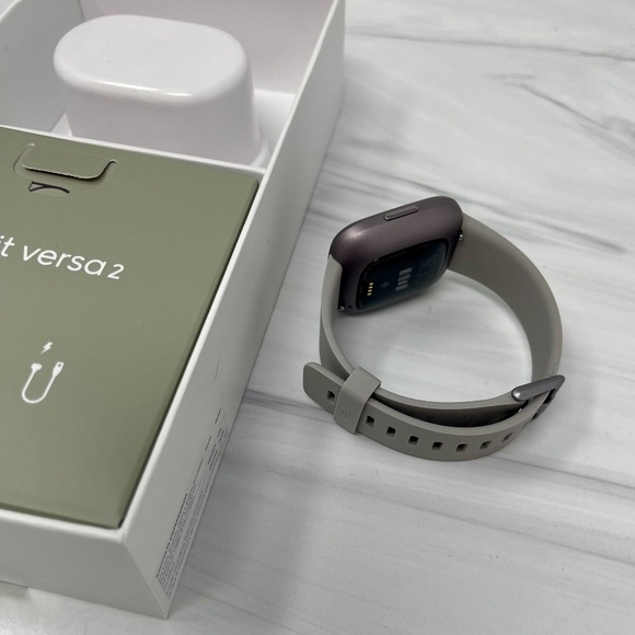 Like New - Fitbit Versa 2 - Picture 6 of 13